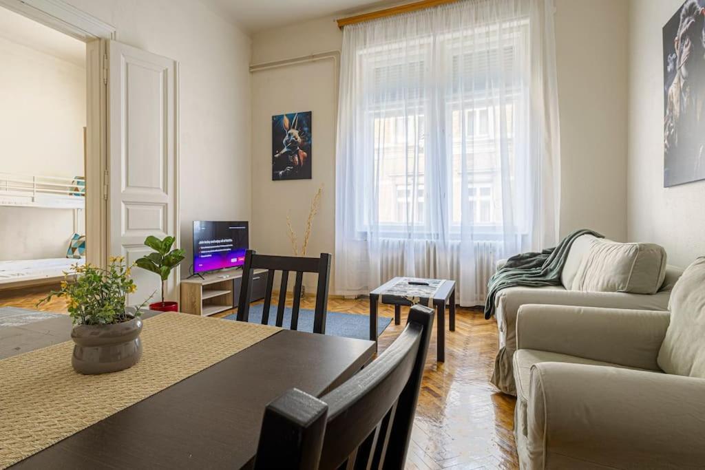 Gentleman Apartment Budapest Exterior photo